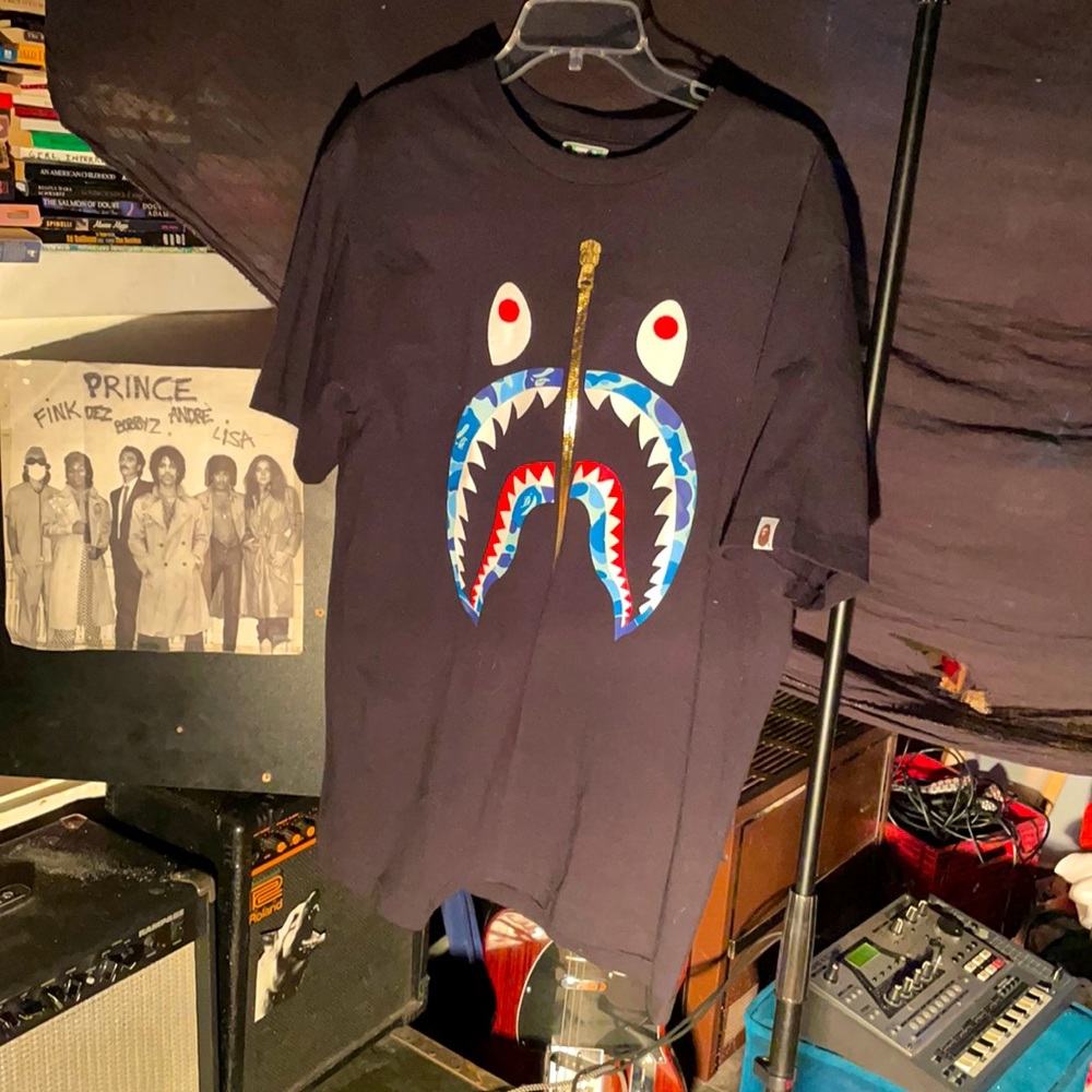 🔥BAPE Gold Zip Shark tee black/blue (NEW)🔥